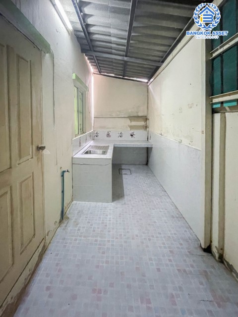 ทาวน์เฮ้าส์มือสองนนทบุรี ม.ไลโอ วงแหวน-ปิ่นเกล้า #หลังมุม เนื้อที่ 17.2 ตร.ว. ฟังก์ชัน 3 ห้องนอน 2 ห้องน้ำ 1 ที่จอดรถ ทำเลดี เชื่อมต่อถ.กาญจนาภิเษก ถ.รัตนาธิเบศร์ ใกล้เซ็นทรัลเวสต์เกต และรถไฟฟ้าสายสีม่วง "สถานีตลาดบางใหญ่" ในราคาถูก!...